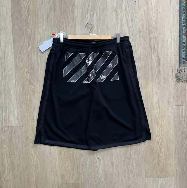 Off white short size L