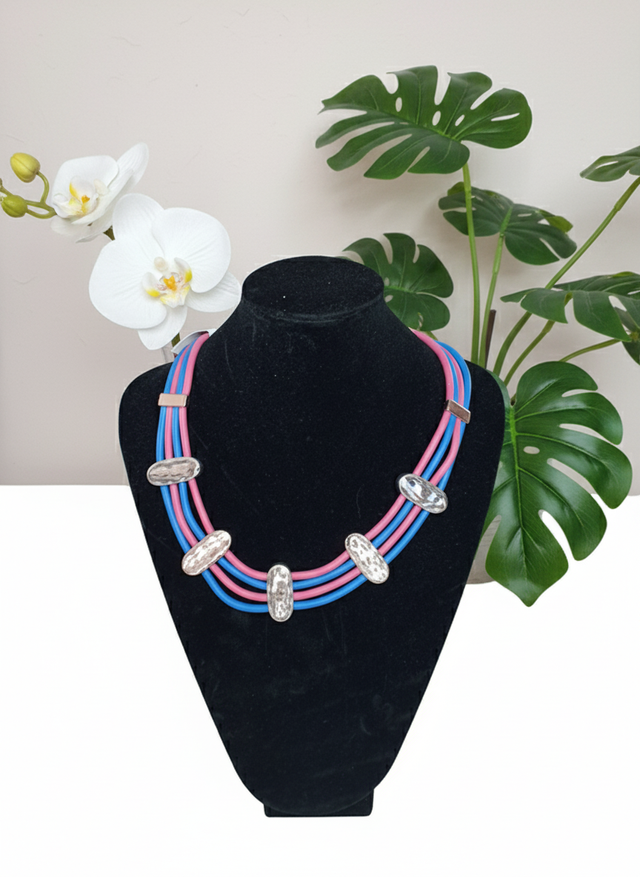 Collier bleu et rose 