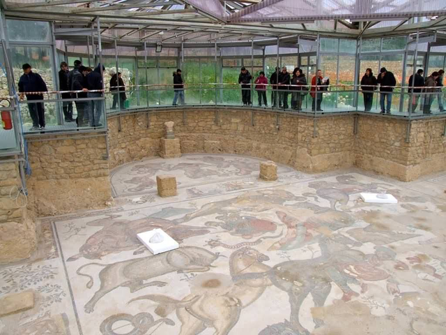 Transfer from Siracusa to Palermo + Villa Romana del Casale in Piazza Armerina (or viceversa - Private Transfer)