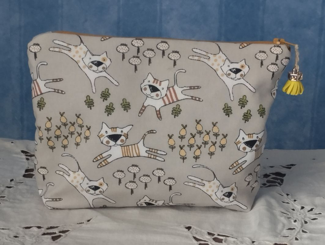 Trousse pochette "chats espiègles" doublée coton fermée par zip