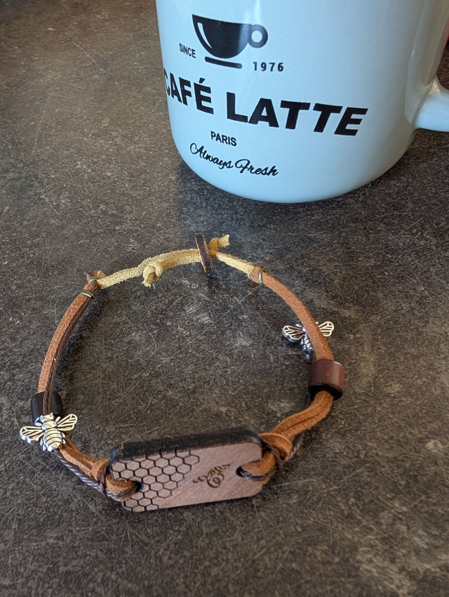 Bracelet abeille en cuir 140mm