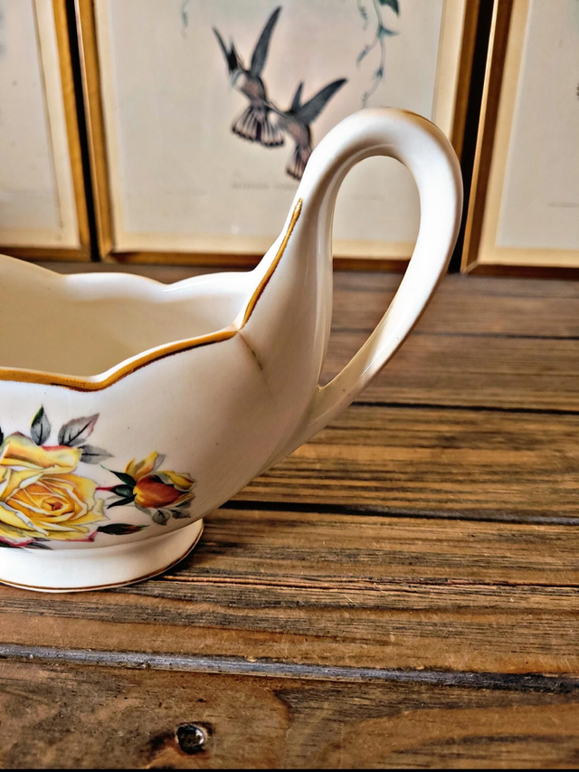 Saucière Gien Gardanne, roses couleur jaune, faïence vintage