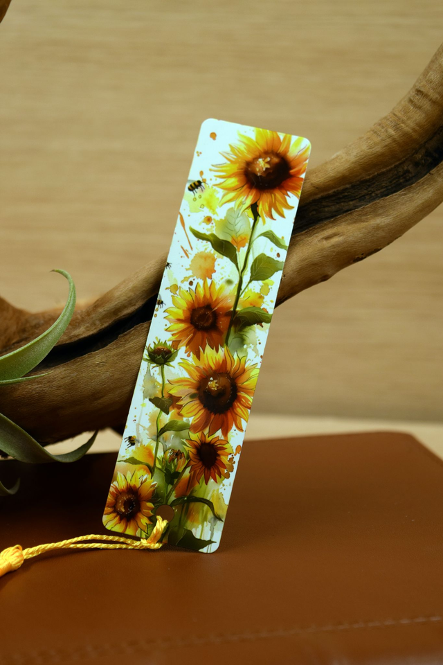 Sunflowers &amp; Bees – Bright and Cheerful Bookmark