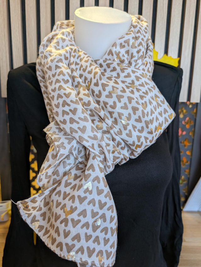 foulard petit coeur beige