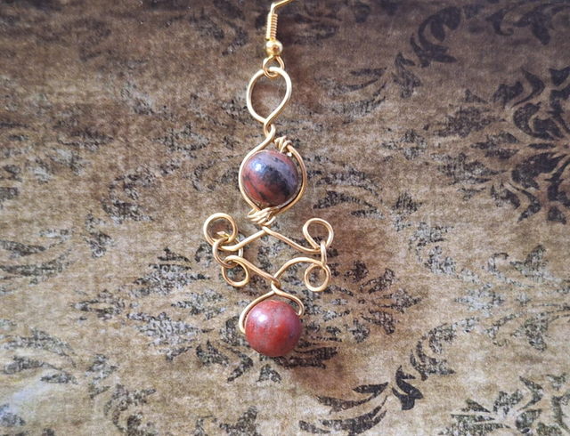 Customised "the cathedrals lovers" earring