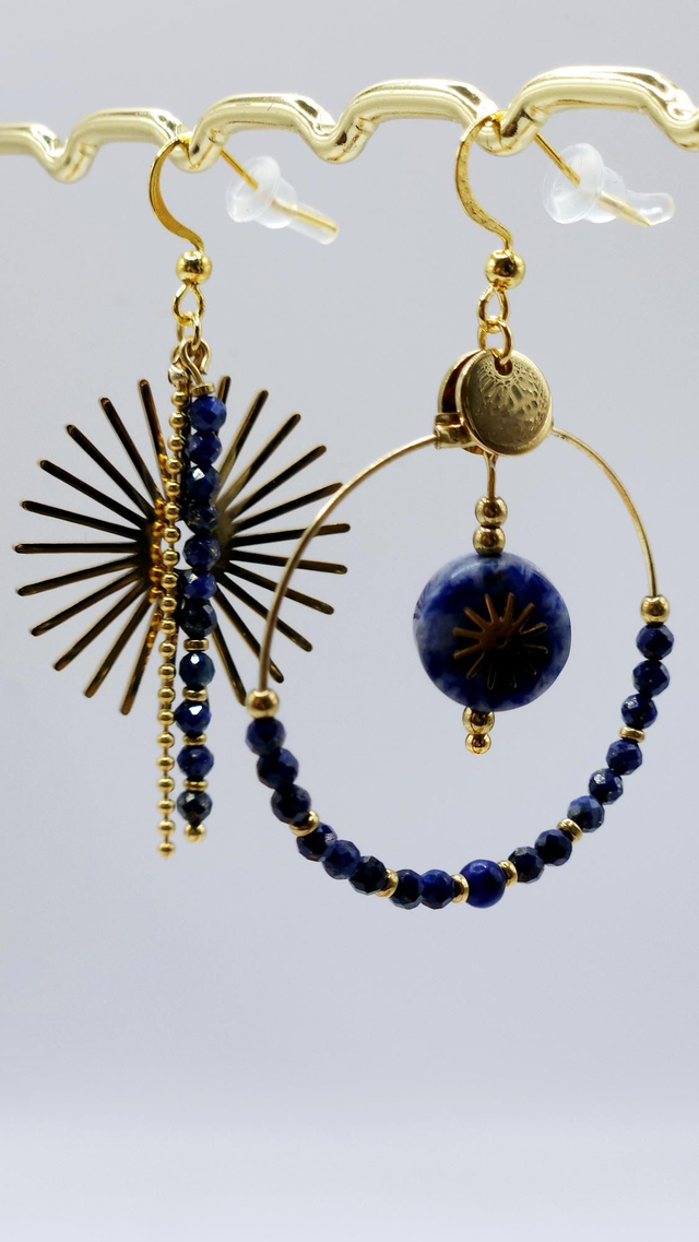 Boucles d&#039;oreilles asymétriques 