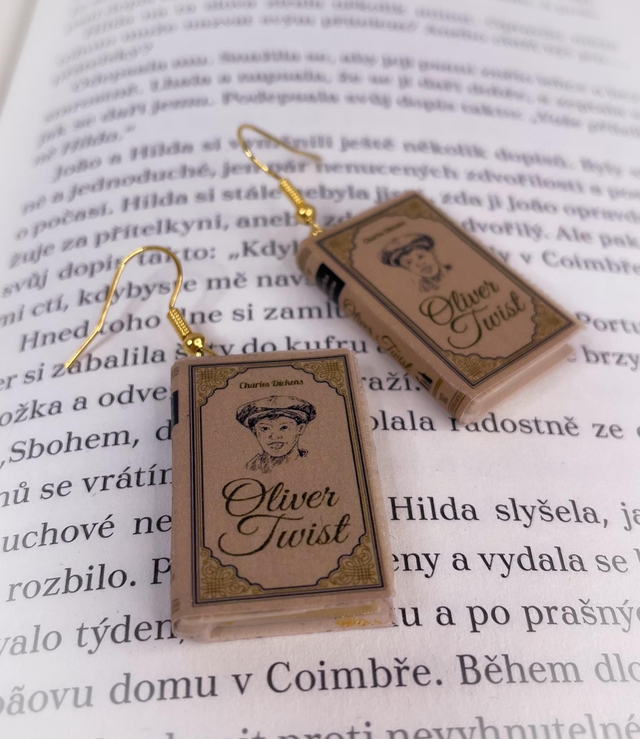 Náušnice mini knížky Oliver Twist