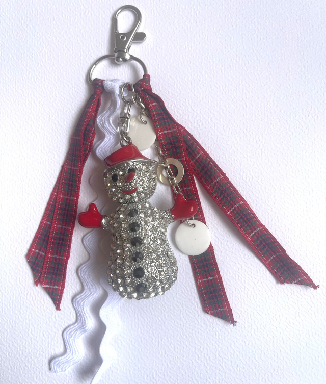 BS09- Bijoux de Sac ruban perles et bonhomme de neige 
