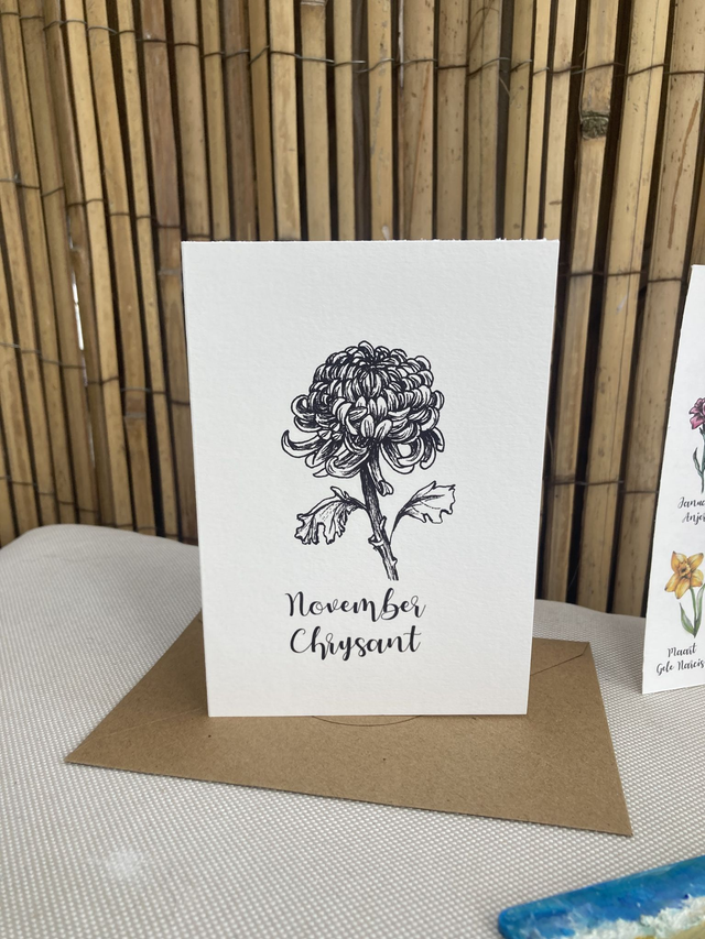 Ansichtkaart Geboortebloem November Chrysant zwart wit, inclusief envelop, van originele tekening, met of zonder tekst 