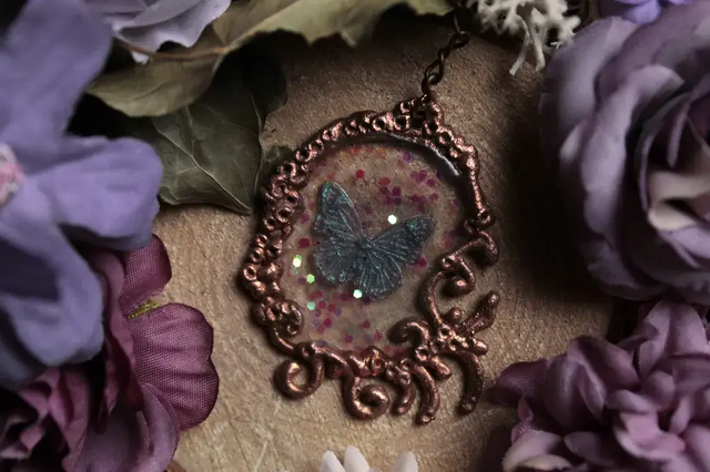 Médaillon cœur papillon