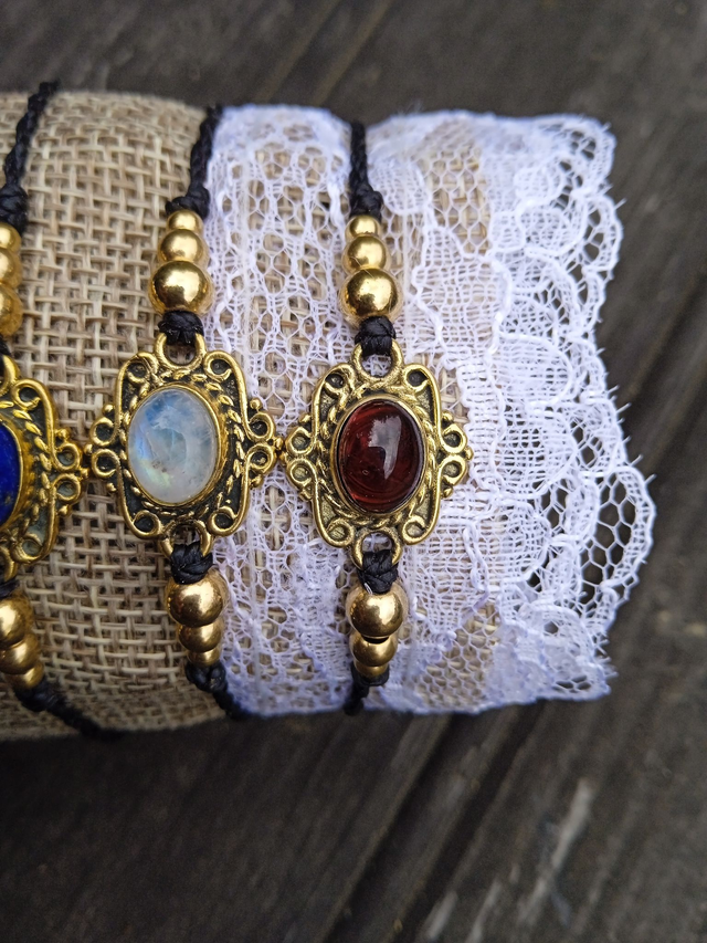 Bracelet avec sa pierre fine sur laiton