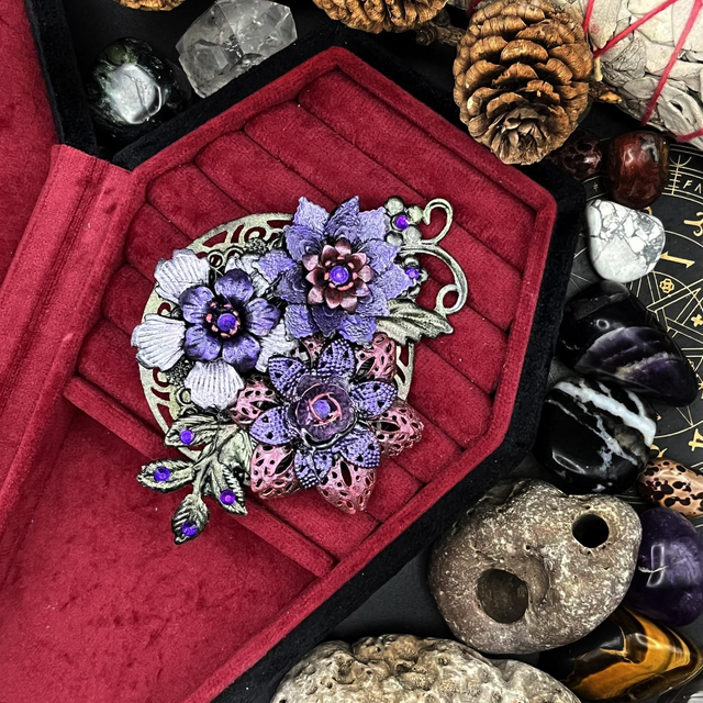 Floral brooch/clip