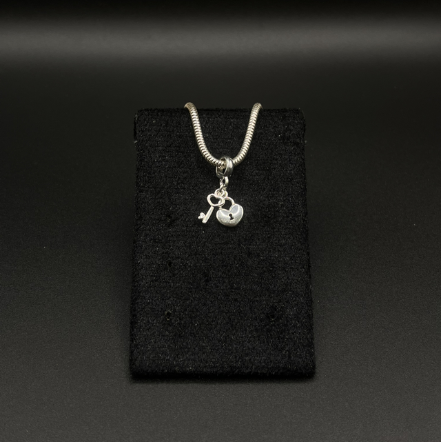 Berloque prata coração fechadura e chave 