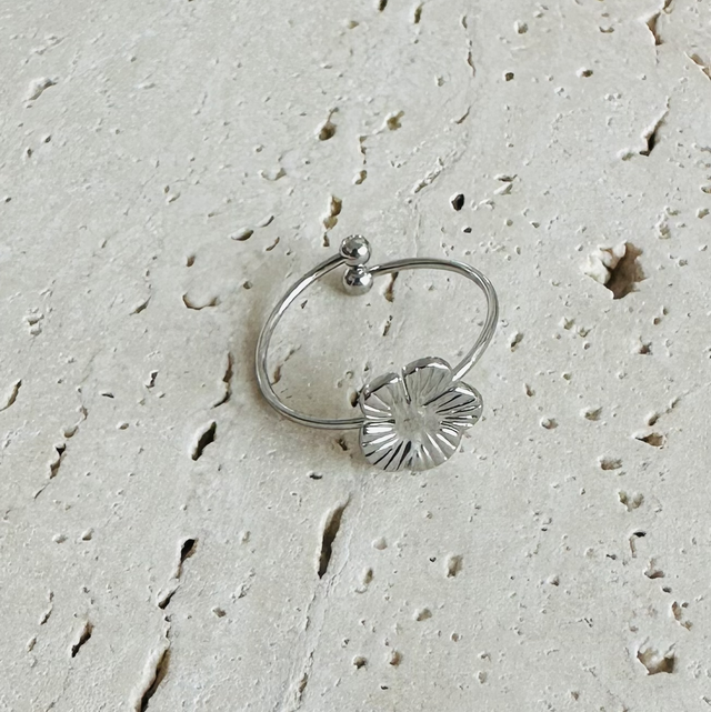 Ring bloemetje zilver 