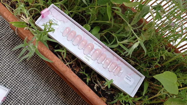 Kit Press on nails uni sur mesure 