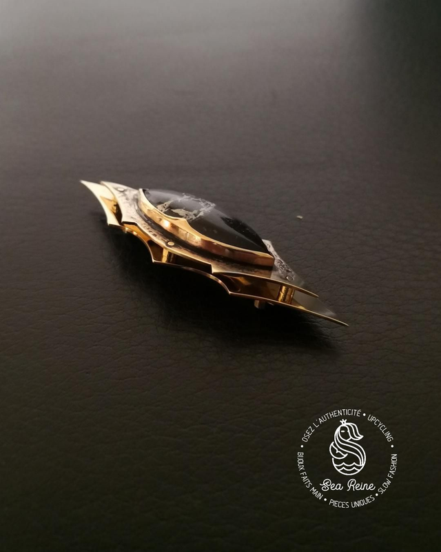 Broche claire obscur