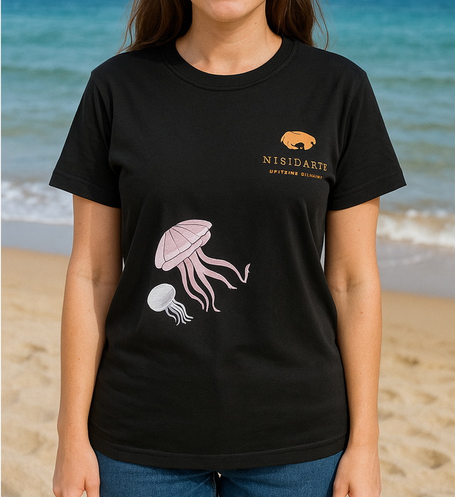 Maglietta "Meduse" dipinta a mano dai ragazzi di Nisida