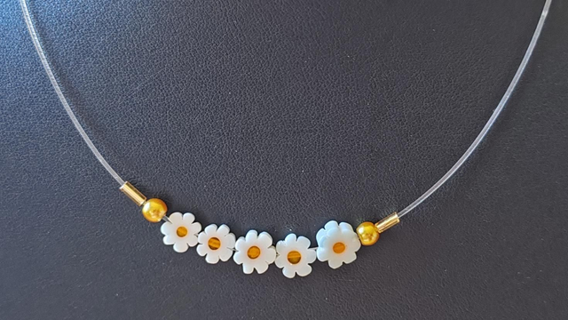 Collier pâquerettes 