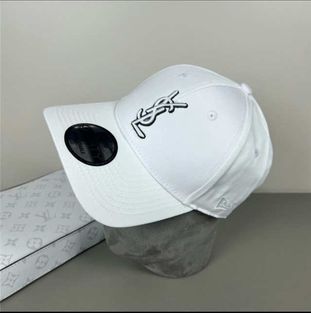 Casquettes YSL