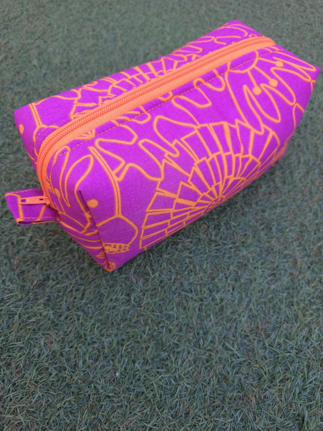 Neceser box flores naranjas con fondo morado