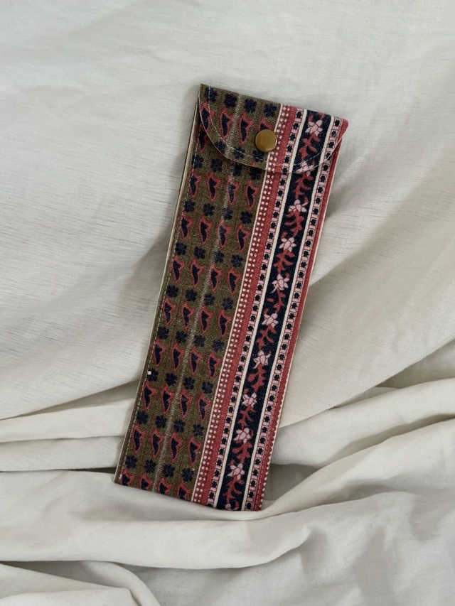 Étui à brosse à dents / ou à couverts