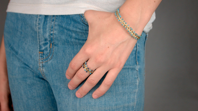 Bracelet tressé orné d'apatites facettées