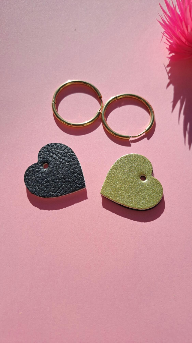 Boucles d'oreilles coeurs réversibles en matières végétales veganes