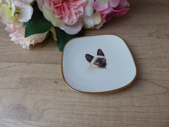 Petit Vide Poche, Coupelle à Bijoux en Porcelaine, Décor Chat Siamois aux Yeux Bleus, Assiette de collection Vintage