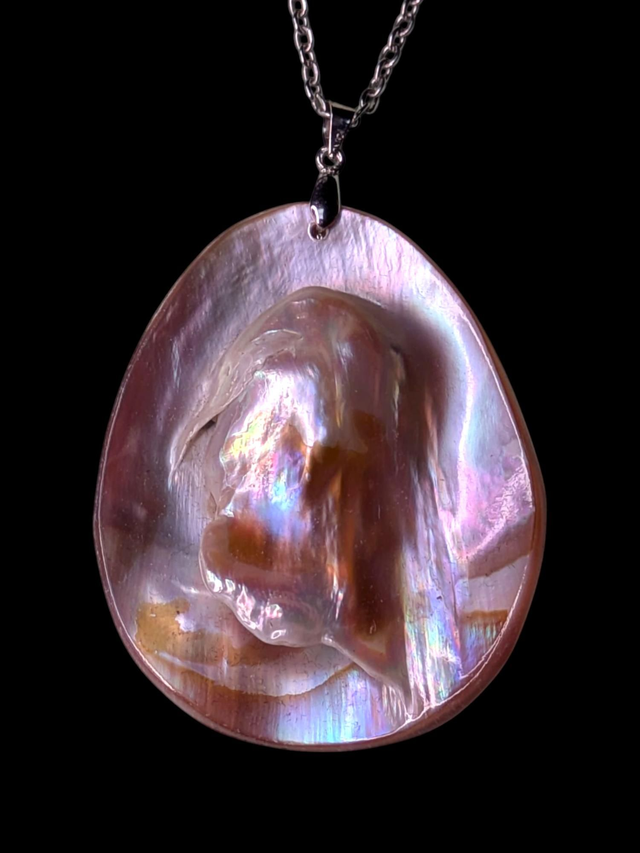 Pendentif nacre perlée 