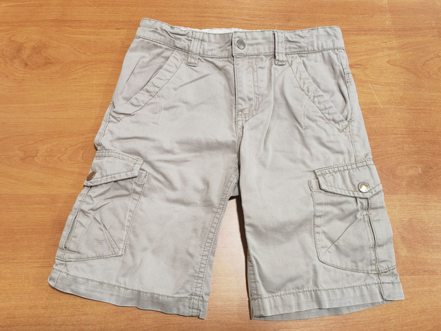Short beige en 8 ans