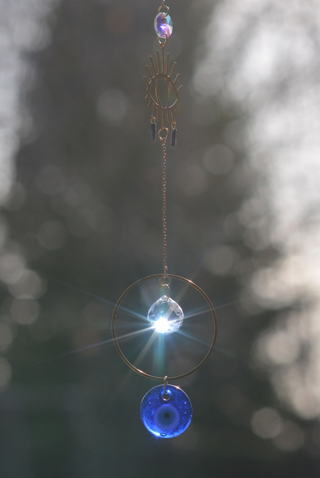 Attrape Soleil d'intérieur Upcyclé, prisme & Nazar - PROTECTION - Chambre à Air Valorisée & Perles Recyclées - Pièce Unique