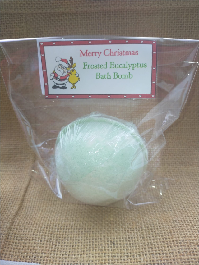 FROSTED EUCALYPTUS BATH BOMB