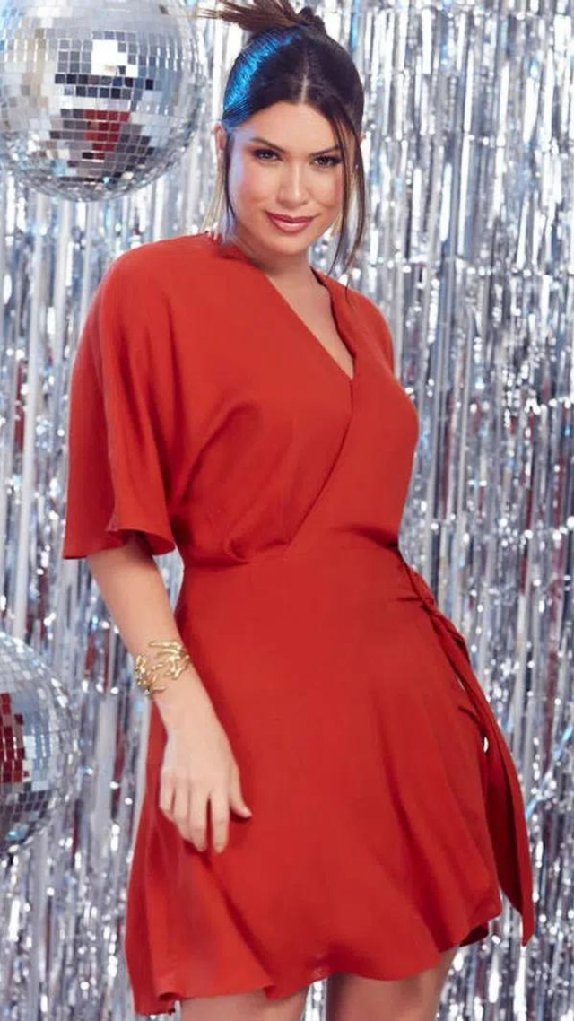 Vestido com Manga Morcego e Saia com Transpasse | Moda Colmeia