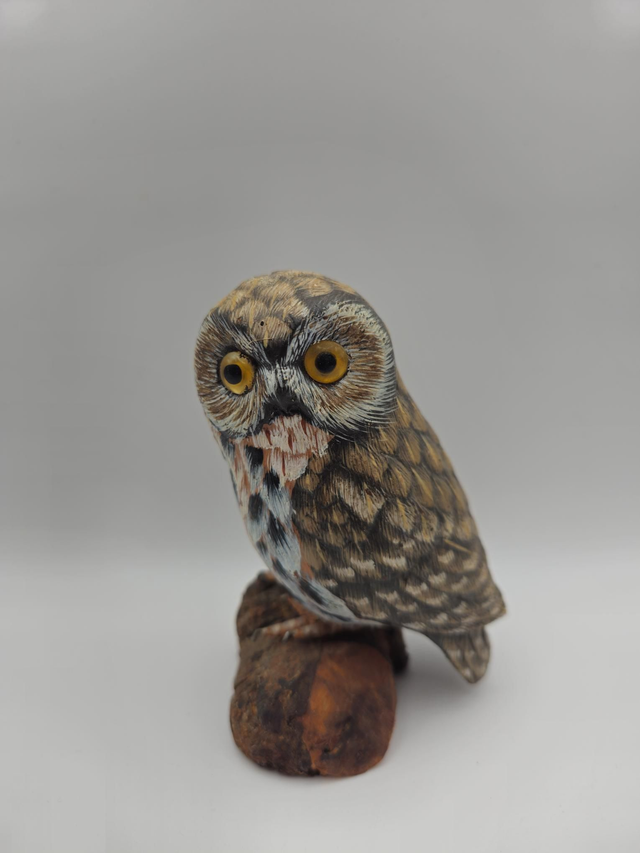 Petite chouette en bois peint 
