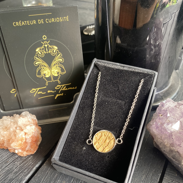 Bracelet et cuir de tilapia teinté