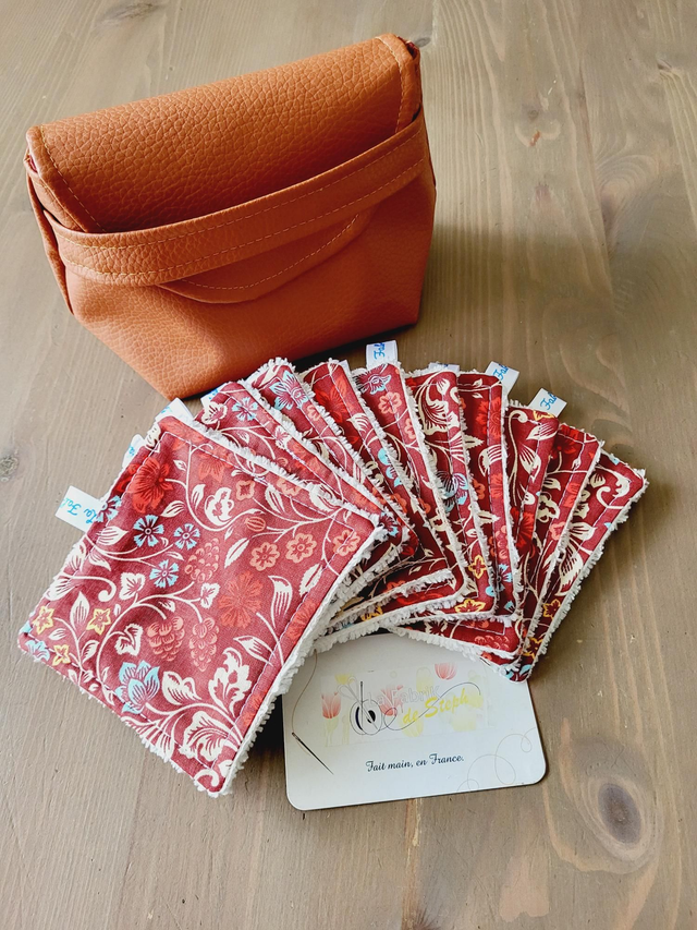 Trousse et lingettes 