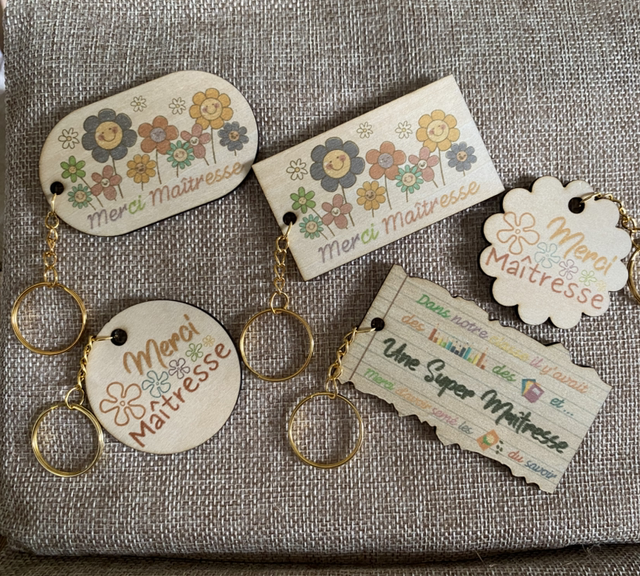 Porte-clés maîtresse en bois 