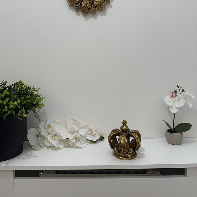 Antique Gold Regal Crown Ornament – Vintage Royal Decor Accent