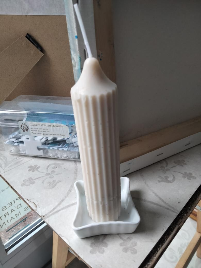 Longue bougie avec pot