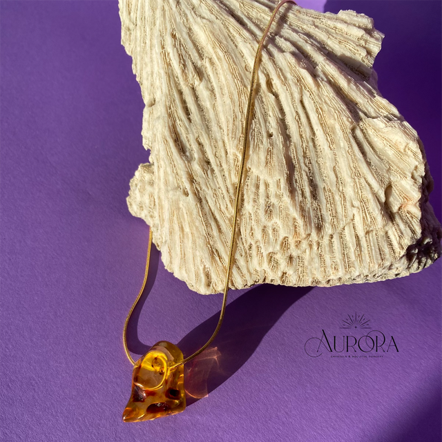 Unikat - Junger Bernstein (Amber) Anhänger mit Kette *Gold