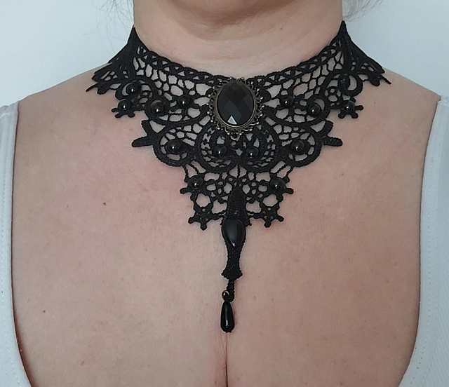 94- Collier Ras-de-cou Marquise de Maintenon noir