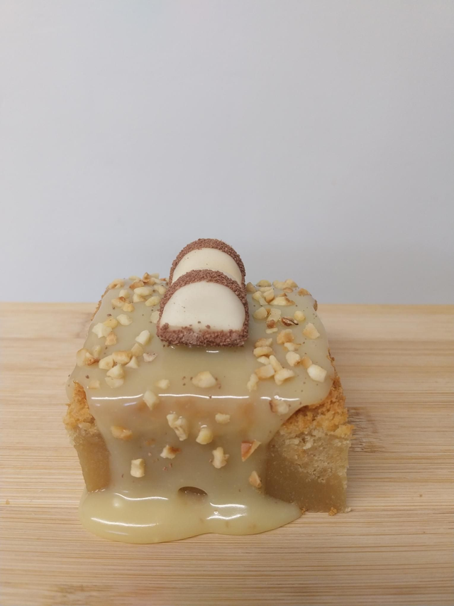 Kinder Bueno Blondie 