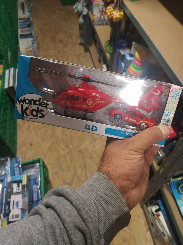 HÉLICOPTÈRE PATROUILLE DE SÉCURITÉ