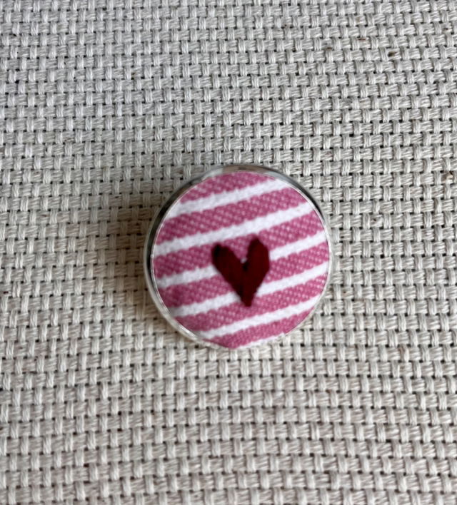 Cœur rose (pin’s ou porte clé)