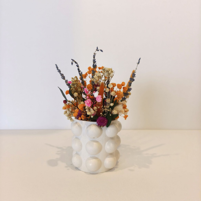Fiesta Flora – Bouquet fleurs séchées dans vase en gypse fait main