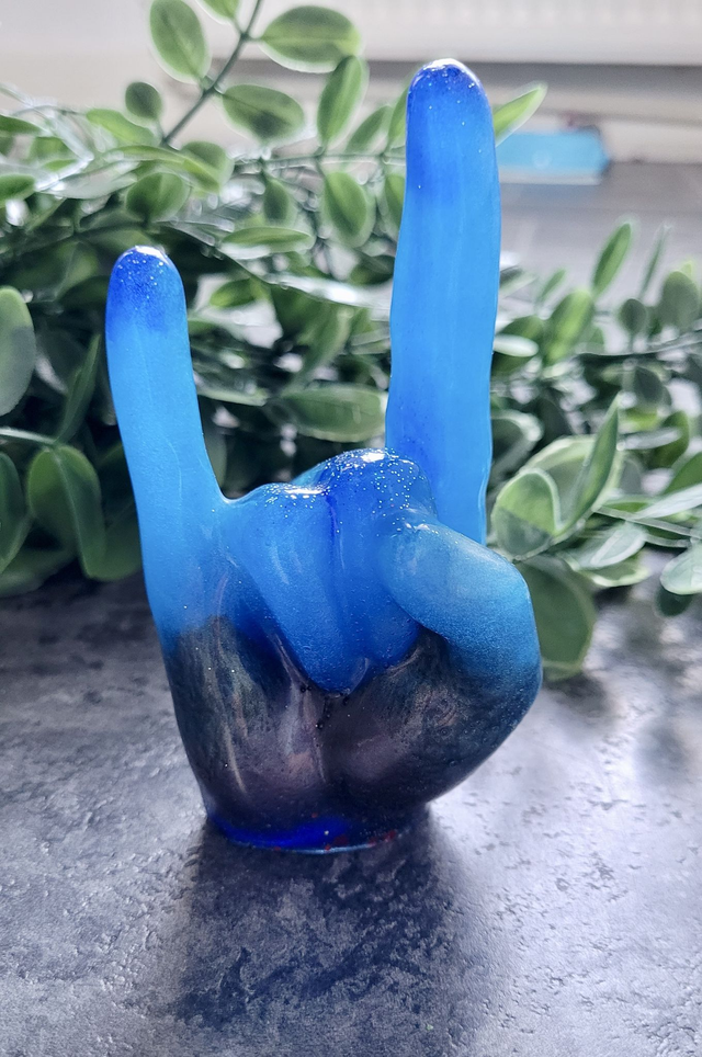 Rock On Hand Ornament – Dark to Light Blue Glitter Blend