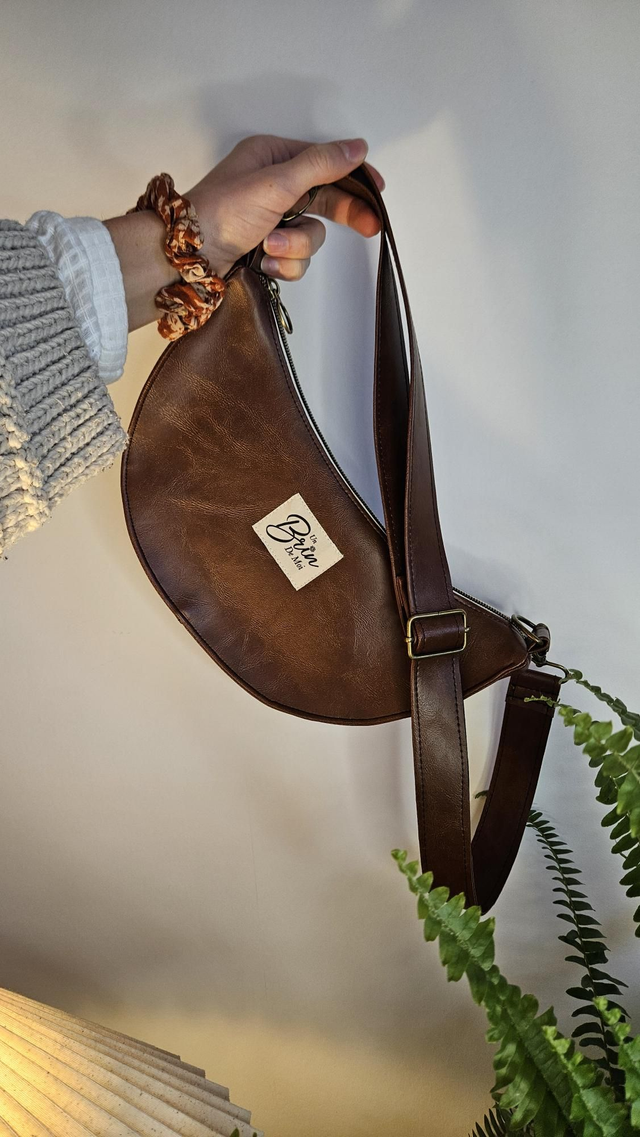 Sac demi-lune en simili cuir marron