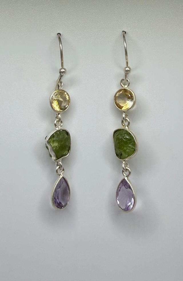 Pendientes con piedras brutas