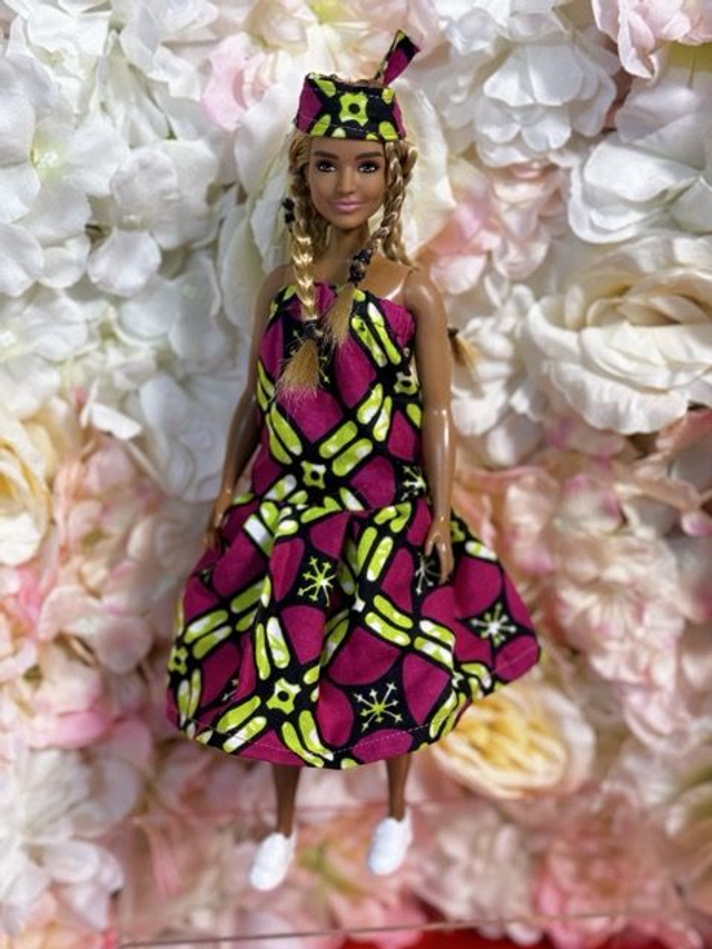 Poupée – Robe en Wax rose et vert &amp; Coiffe assortie - Fait main