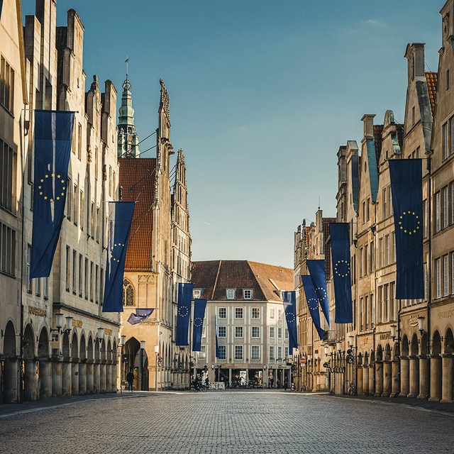 Prinzipalmarkt mit Fahnen